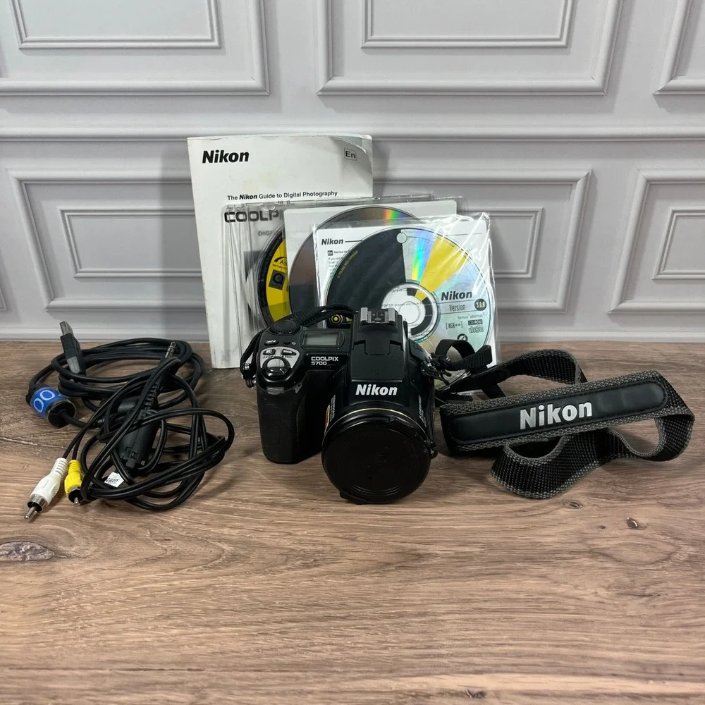 Nikon Coolpix 5700 Digital Camera Black 5.0MP 8x Zoom Bundle No Battery